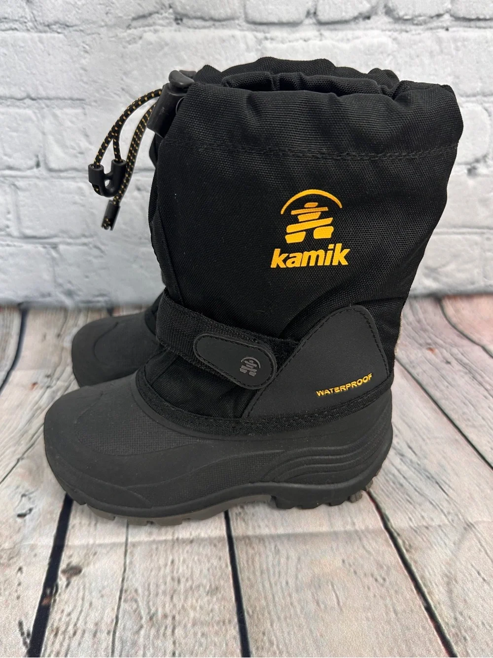 Kamik rocket waterproof snowboots size kids 11